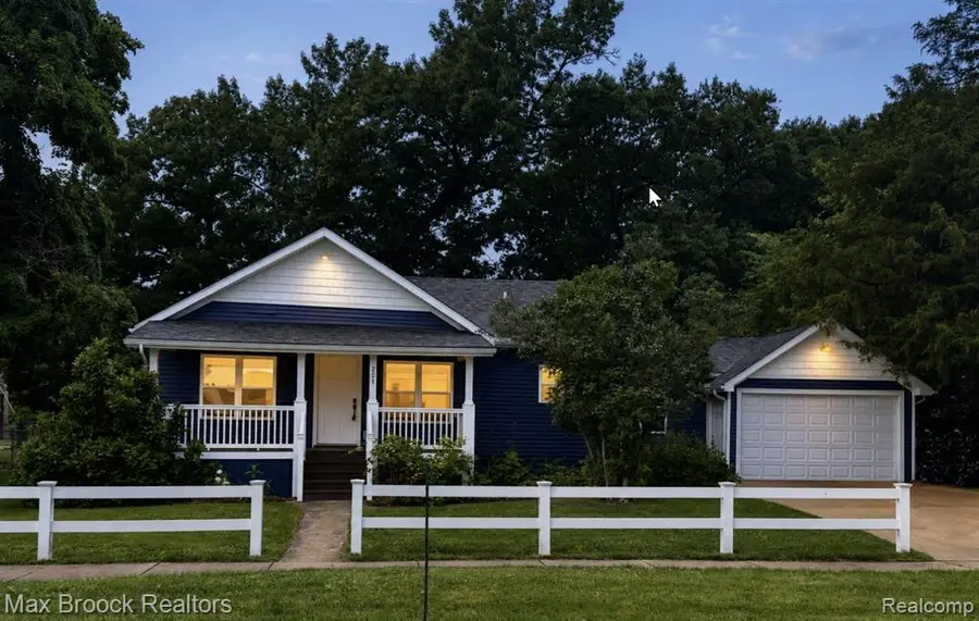 201 Park, Holly, MI 48442 - #2
