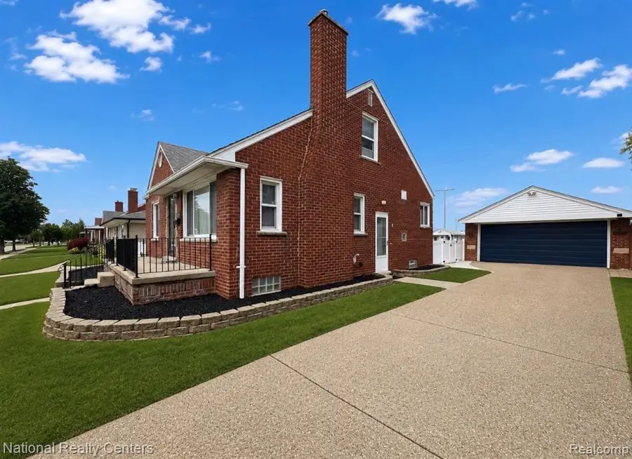 7285 Helen, Center Line, MI 48015 - #3
