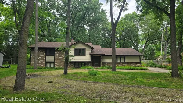 8950 Wise, Commerce Twp, MI 48382