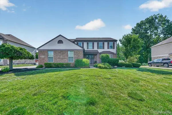 2619 N Woods, Canton, MI 48188