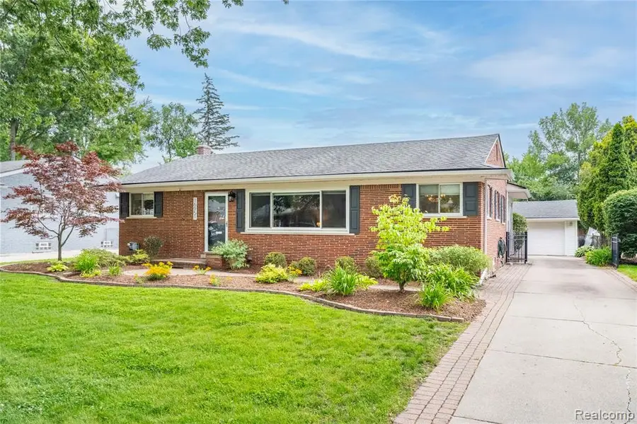 16951 Elizabeth, Beverly Hills, MI 48025 - #2