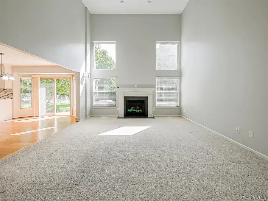 57492 Hawthorn, Washington, MI 48094 - #2