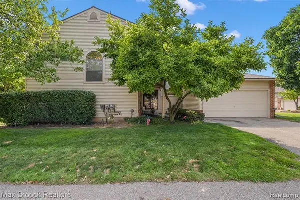5601 Drake Hollow, West Bloomfield, MI 48322