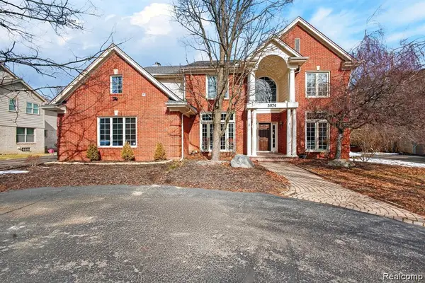 5874 Orchard Woods, West Bloomfield, MI 48324