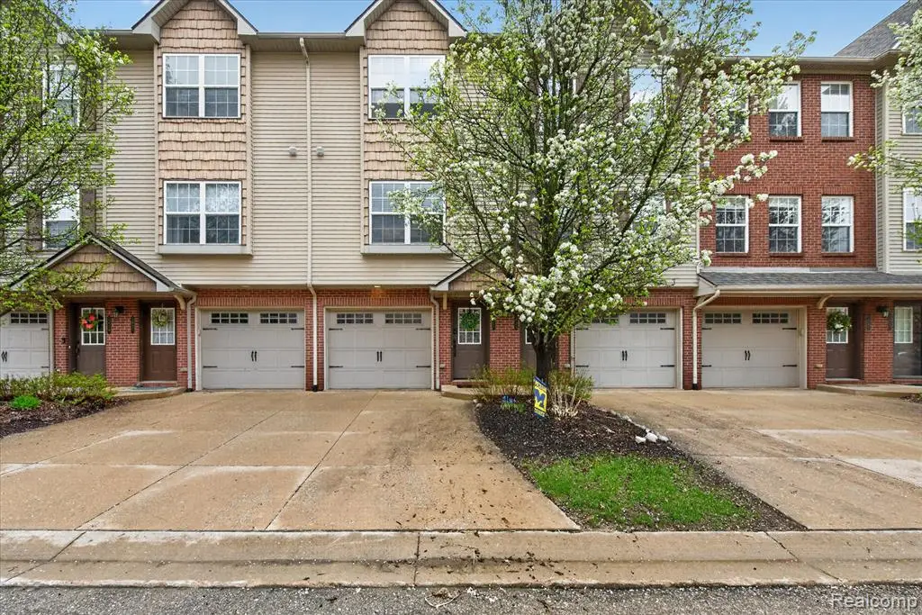 1623 Red Hickory, Howell, MI 48855 - #1