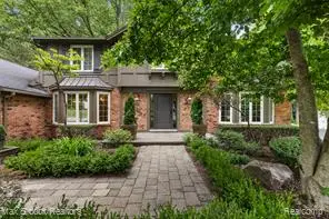 4627 Sunningdale, Bloomfield Hills, MI 48302