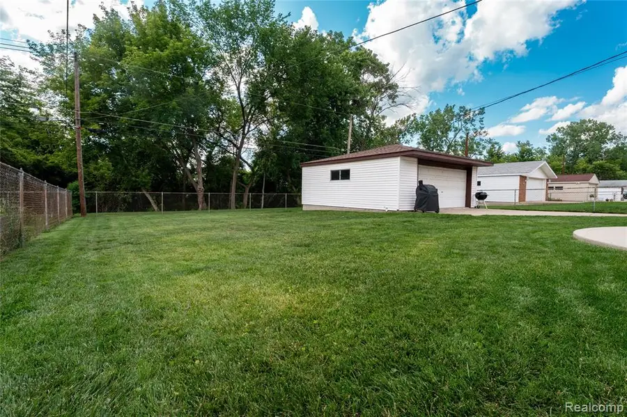 33755 Vista, Fraser, MI 48026 - #3