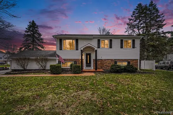1784 Byron, Howell, MI 48855