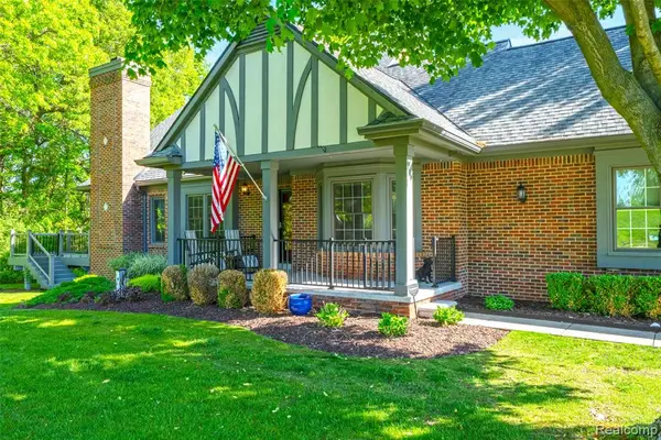 156 Sandhills, Lake Orion, MI 48362