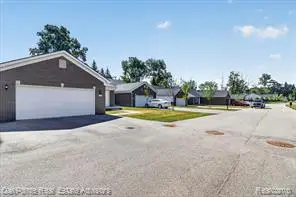 26640 Orchard Lake, Farmington, MI 48334