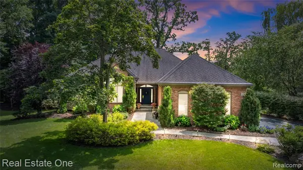 3633 Orion Oaks, Lake Orion, MI 48360