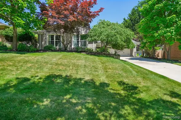 1424 Fairway, Birmingham, MI 48009