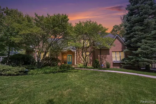 34555 Quaker Valley, Farmington Hills, MI 48331