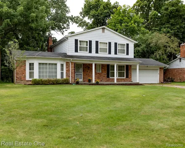 4259 Pinecroft, West Bloomfield, MI 48322