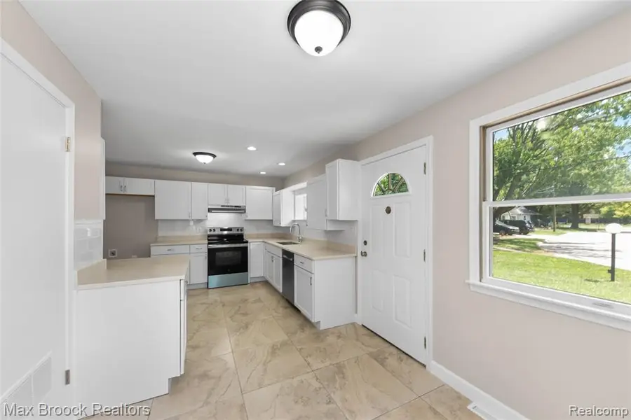 33812 Casco, Westland, MI 48186 - #2