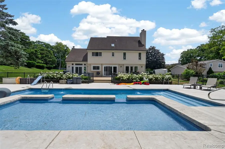 5136 Commerce, West Bloomfield, MI 48324 - #3