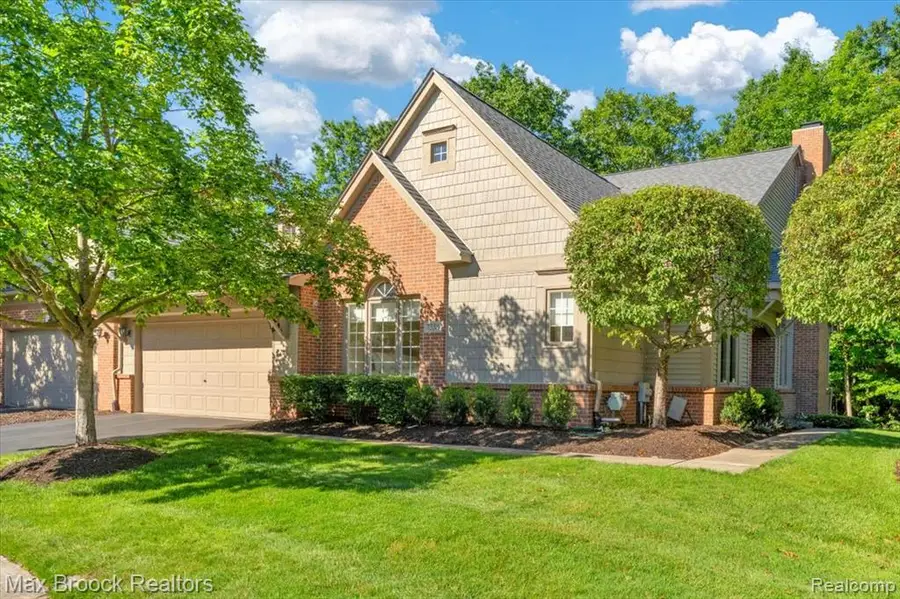 7330 Crackling Creek #4, West Bloomfield, MI 48322 - #2