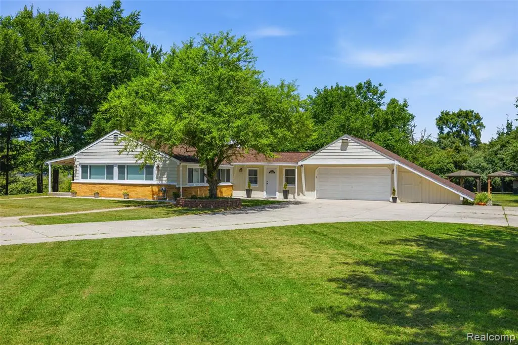 8025 Fieldcrest, Brighton, MI 48116 - #1