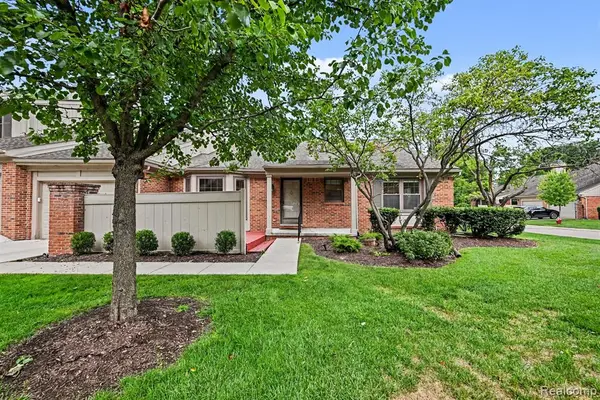 7140 Green Farm, West Bloomfield, MI 48322