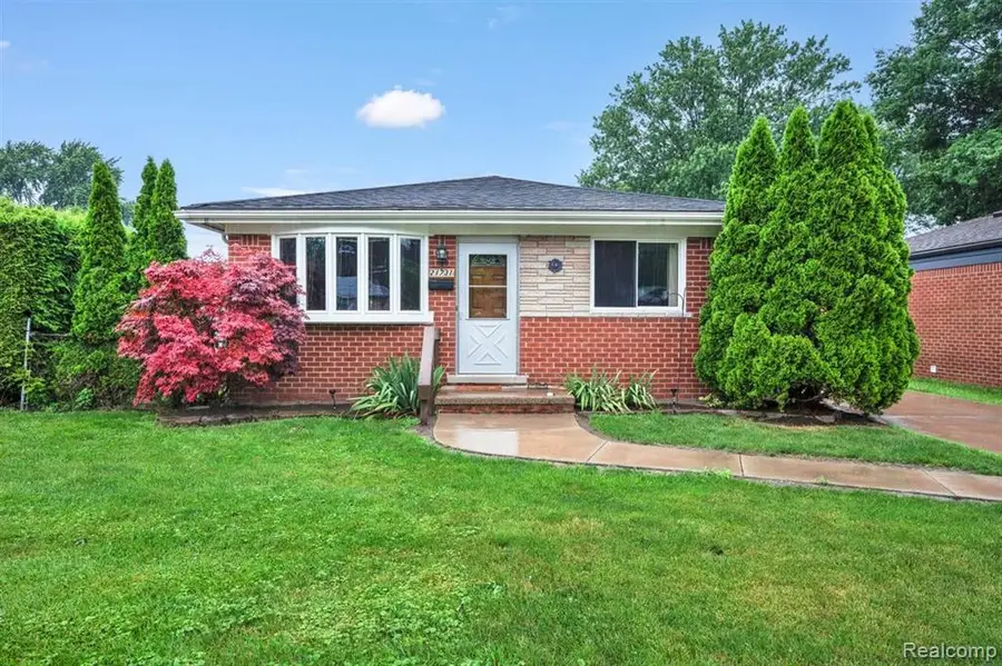 21731 Raymond, Saint Clair Shores, MI 48082 - #3
