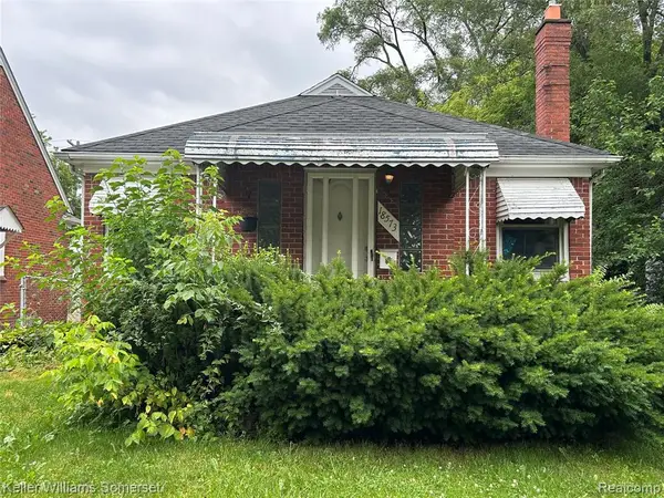 18573 Elkhart, Harper Woods, MI 48225