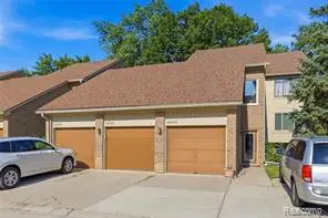 42377 Lochmoor, Clinton Township, MI 48038
