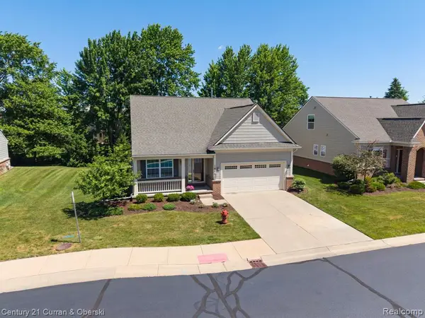 1086 Paddock, South Lyon, MI 48178