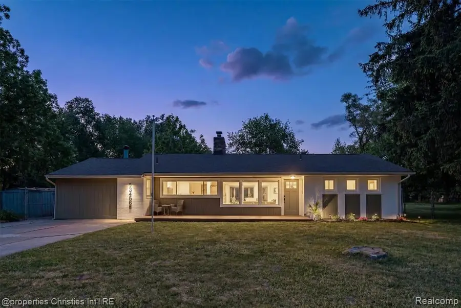 23456 Lee Baker, Southfield, MI 48075 - #2