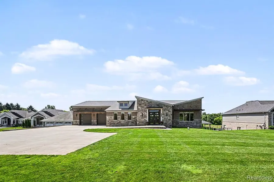 2943 Sleeth, Commerce Township, MI 48382 - #2