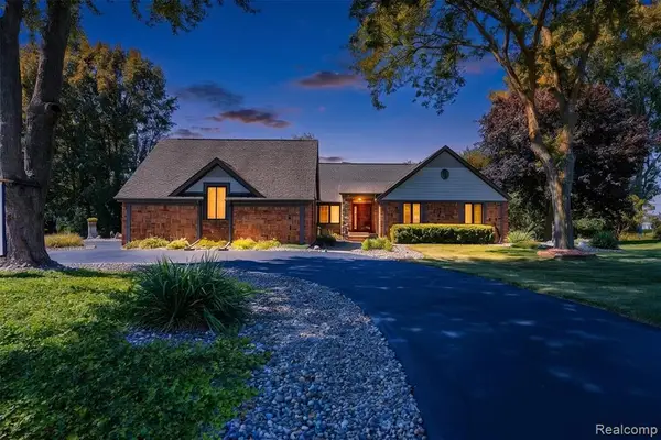 2124 Strader, West Bloomfield, MI 48324