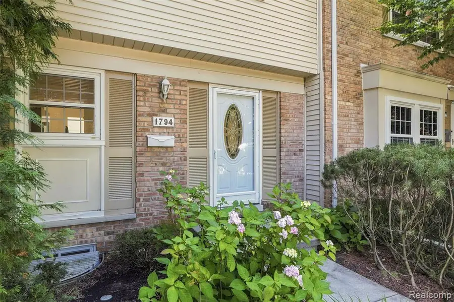 1794 Brentwood, Troy, MI 48098 - #3
