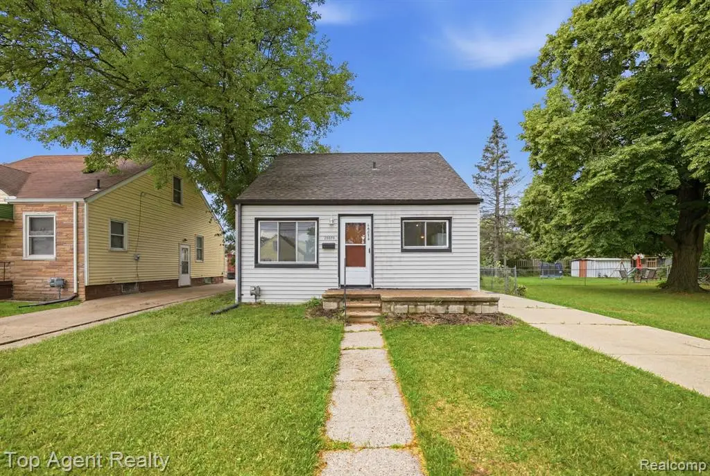 28553 Pinehurst, Roseville, MI 48066 - #1