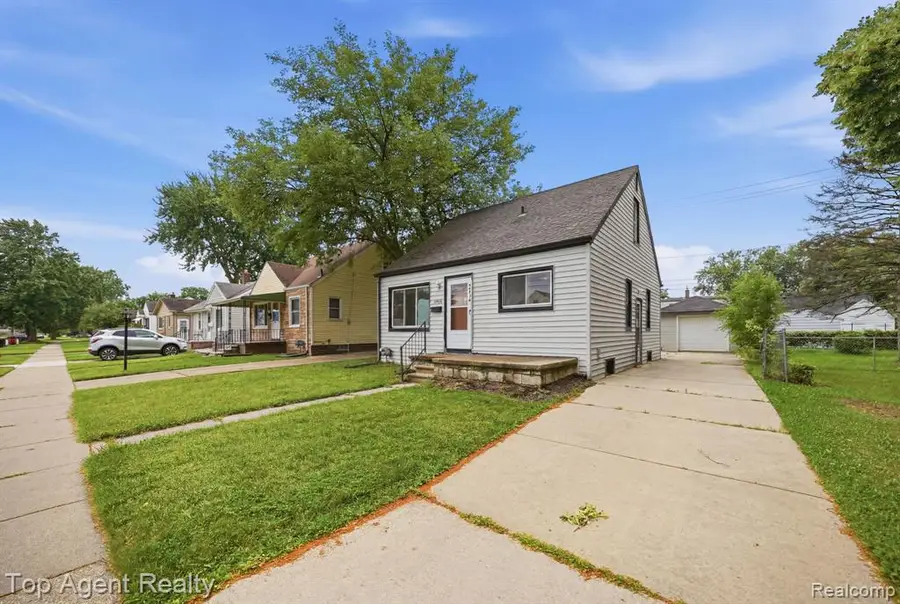 28553 Pinehurst, Roseville, MI 48066 - #2