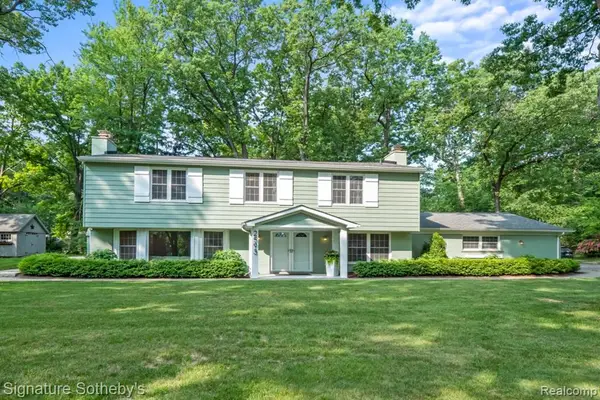 2593 S Christian Hills, Rochester Hills, MI 48309