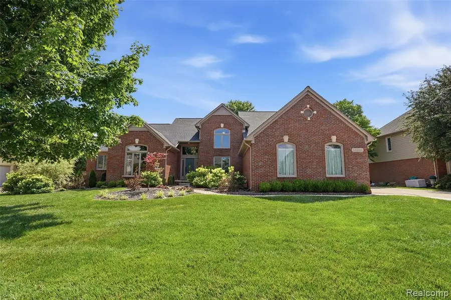 54856 Whitby, Shelby, MI 48316 - #2