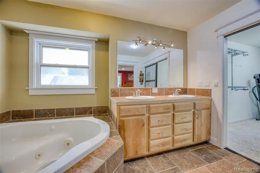 904 N Michigan, Howell, MI 48843 - #3