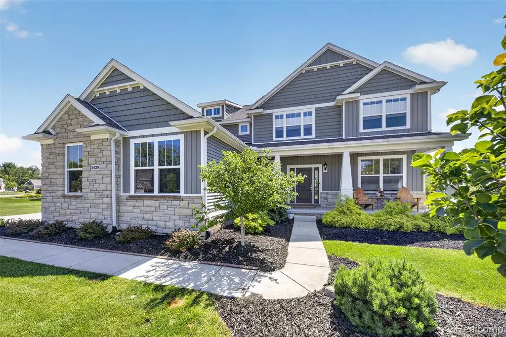 2429 Walnut View Dr, Howell, MI 48855 - #1