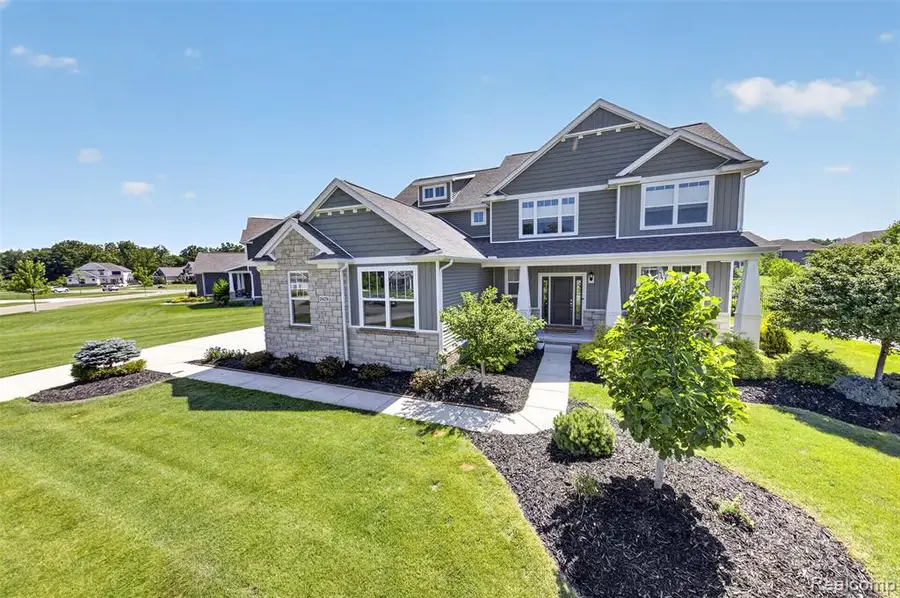 2429 Walnut View Dr, Howell, MI 48855 - #2