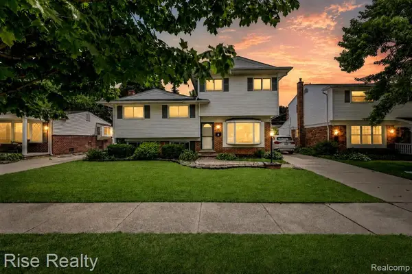 1329 W Elmwood, Clawson, MI 48017