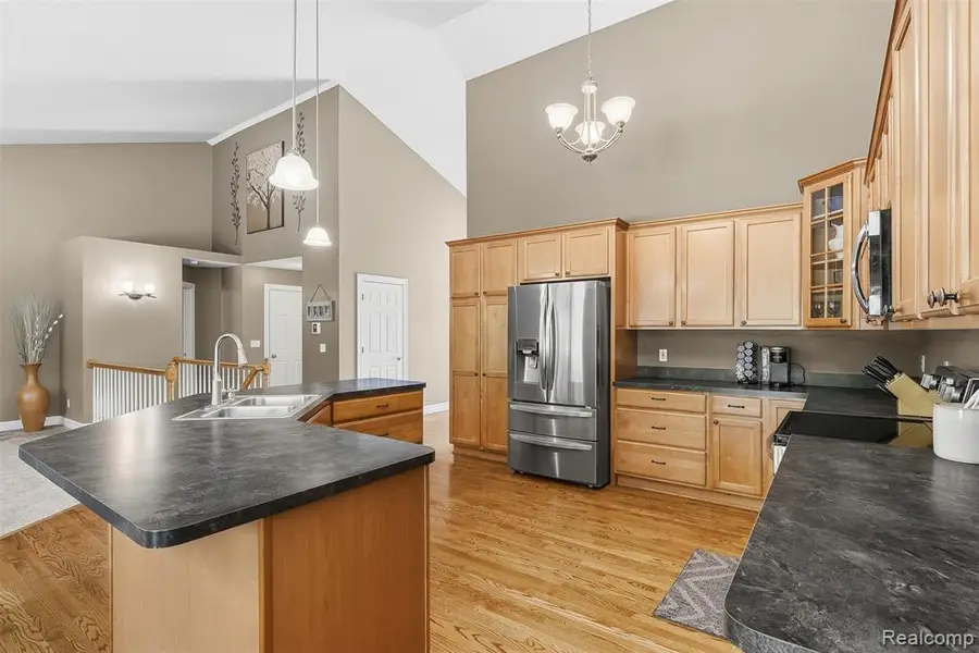 9285 Pine Walk, Linden, MI 48451 - #3