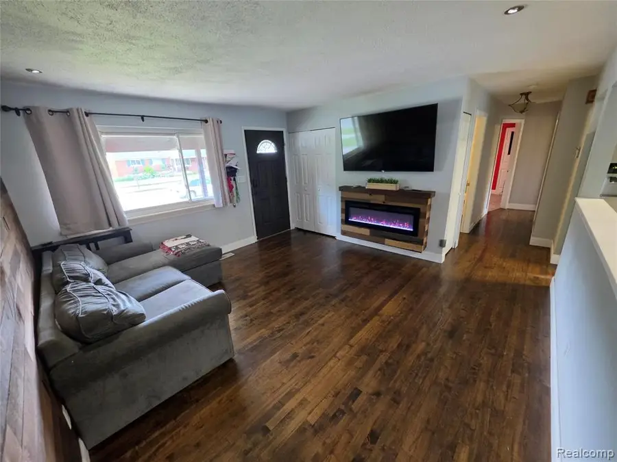 18503 Bittersweet, Fraser, MI 48026 - #2