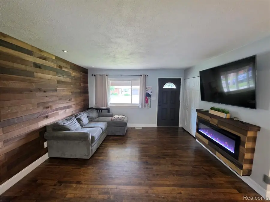18503 Bittersweet, Fraser, MI 48026 - #3