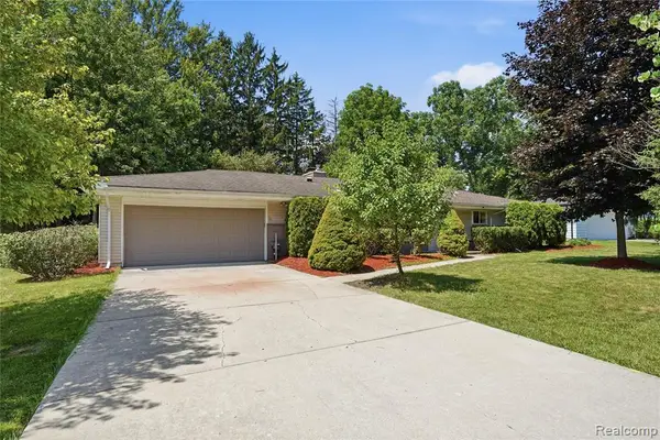 7264 S Tratham, West Bloomfield, MI 48322