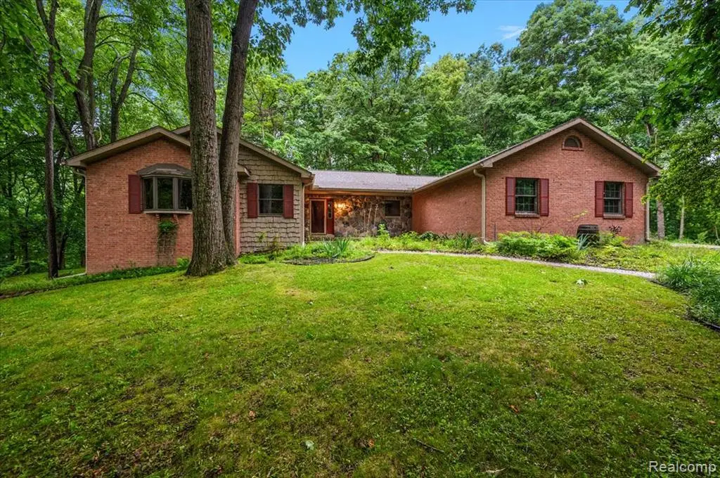 670 Rolling Acres, Ortonville, MI 48462 - #1