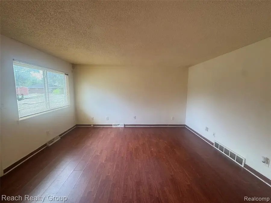 18513 Centralia, Redford, MI 48240 - #3