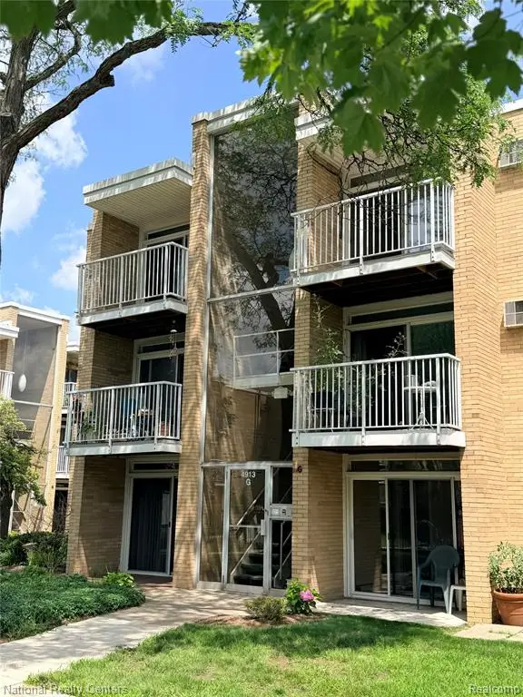 4913 Crooks #G4, Royal Oak, MI 48073