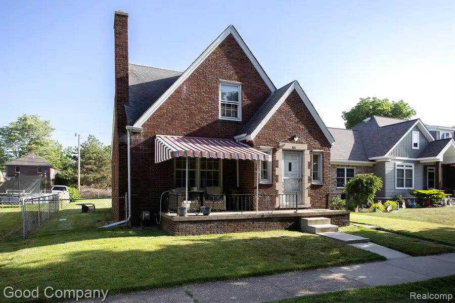 723 Pine, Wyandotte, MI 48192 - #2