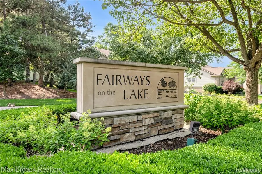 5229 Simpson Lake, West Bloomfield, MI 48323 - #2