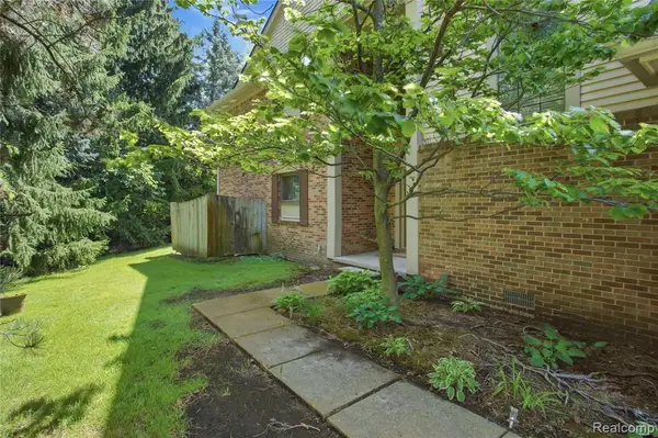 37091 Kirkshire, Farmington Hills, MI 48331