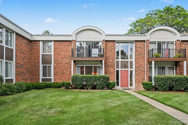 29508 Bobrich #19, Livonia, MI 48152